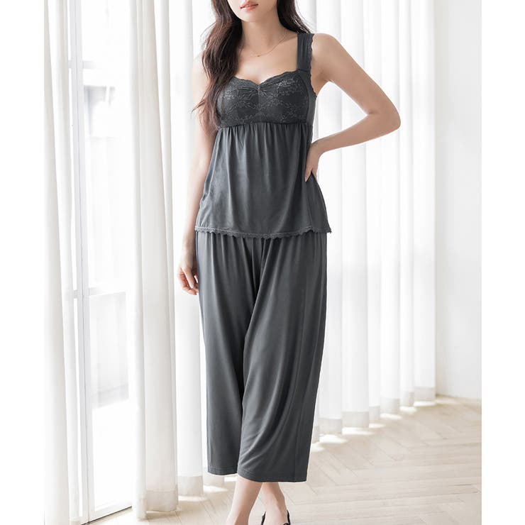 ラクシアスリープ》ナイトブラキャミ&クロップドパンツセット カップ