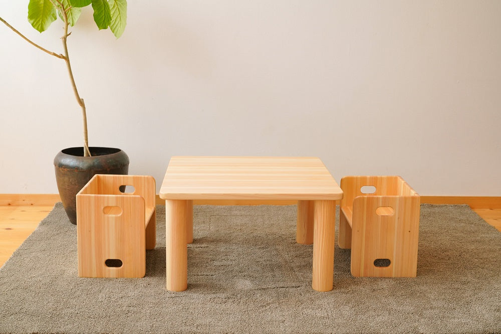 食事にお絵かきにご家庭でも保育園でも活躍するテーブル – なかよし