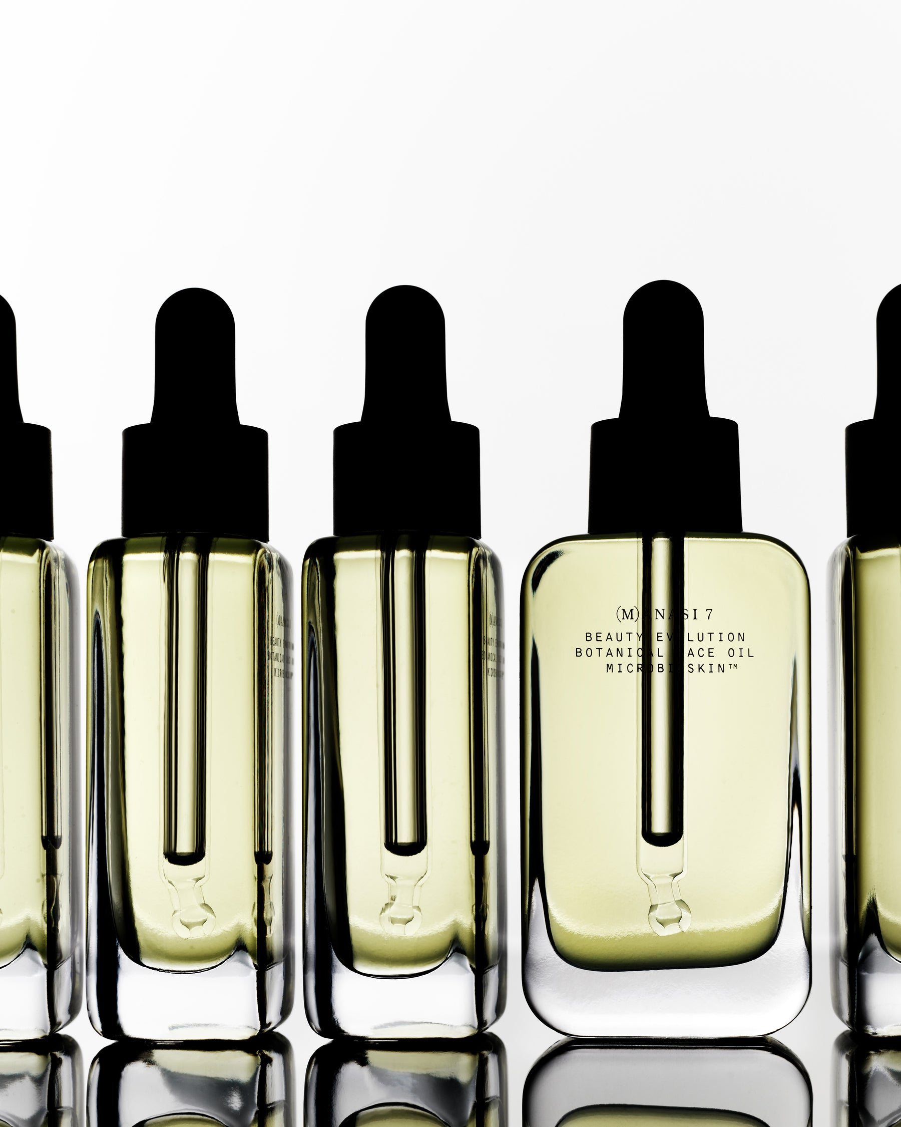 Botanical Face Oil Armonia is an organic and luxurious multitasker.