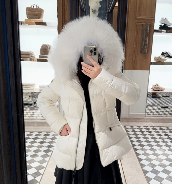 きれいめ派必見♡】エレガントなファー付きアウター・ダウンを集めてみ