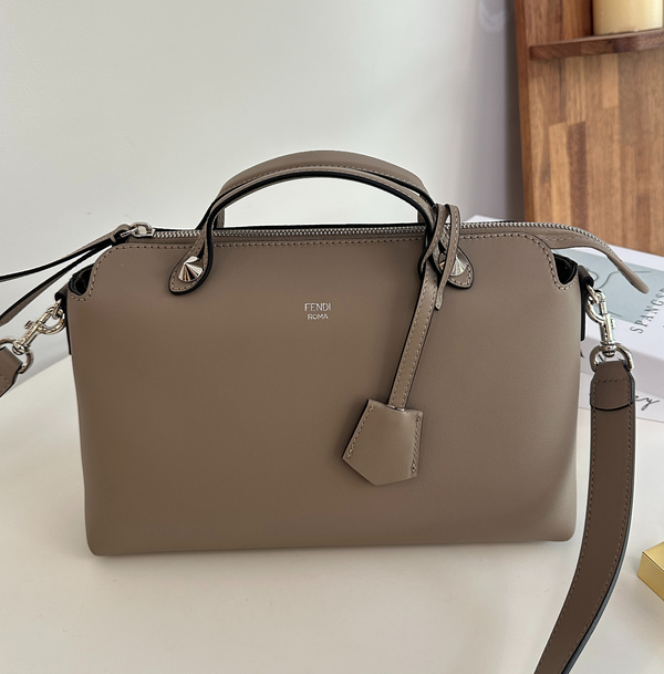 アラサー女子の指名買い率高めバッグ=FENDI(フェンディ)の『BY THE WAY