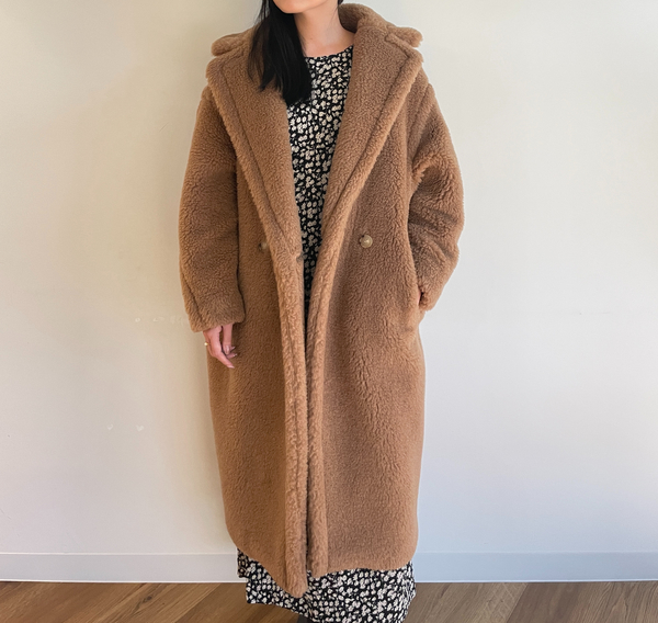 低身長さんにも似合うショート丈の「マックスマーラ・テディベアコート