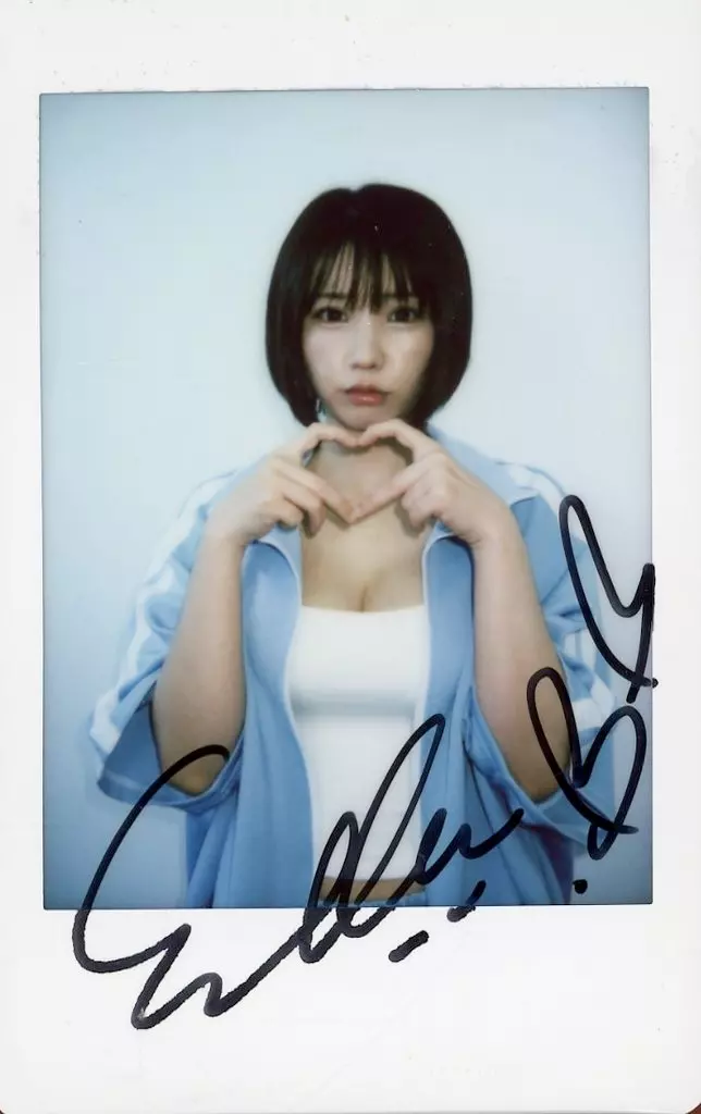 えなこ　直筆サイン入りフォト えなこ 直筆サイン入り 写真集「エピローグ」｜Yahoo!フリマ（旧PayPay