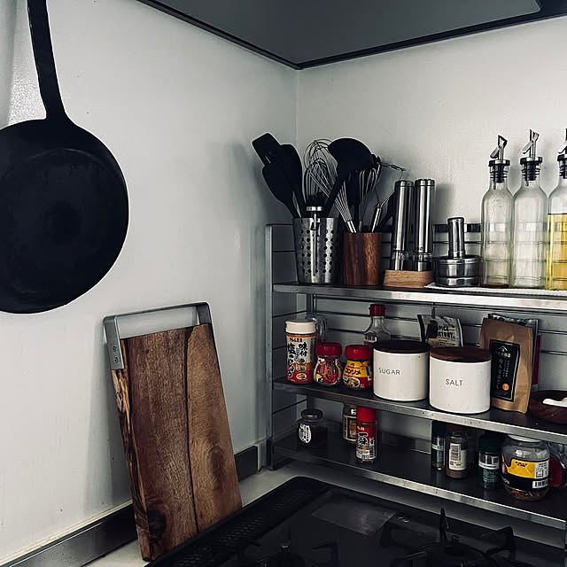 コンロ脇で使えるステンレス棚スパイスラック（調味料ポット6個付き