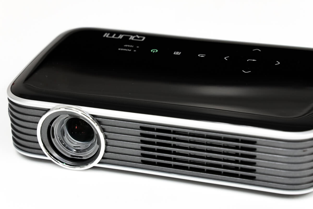 モバイルプロジェクター「Vivitek QUMI」全モデル比較。携帯性に優れた