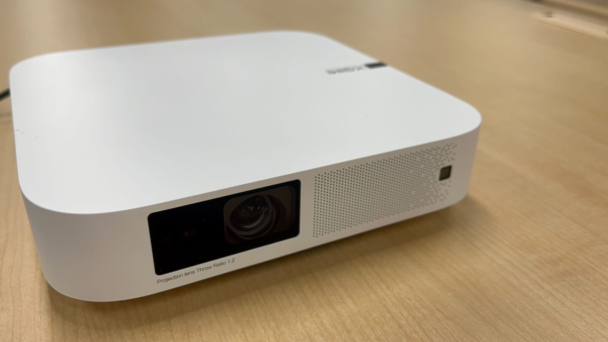 XGIMI Elfin ホームプロジェクターを使用レビュー！手軽に大画面高画質