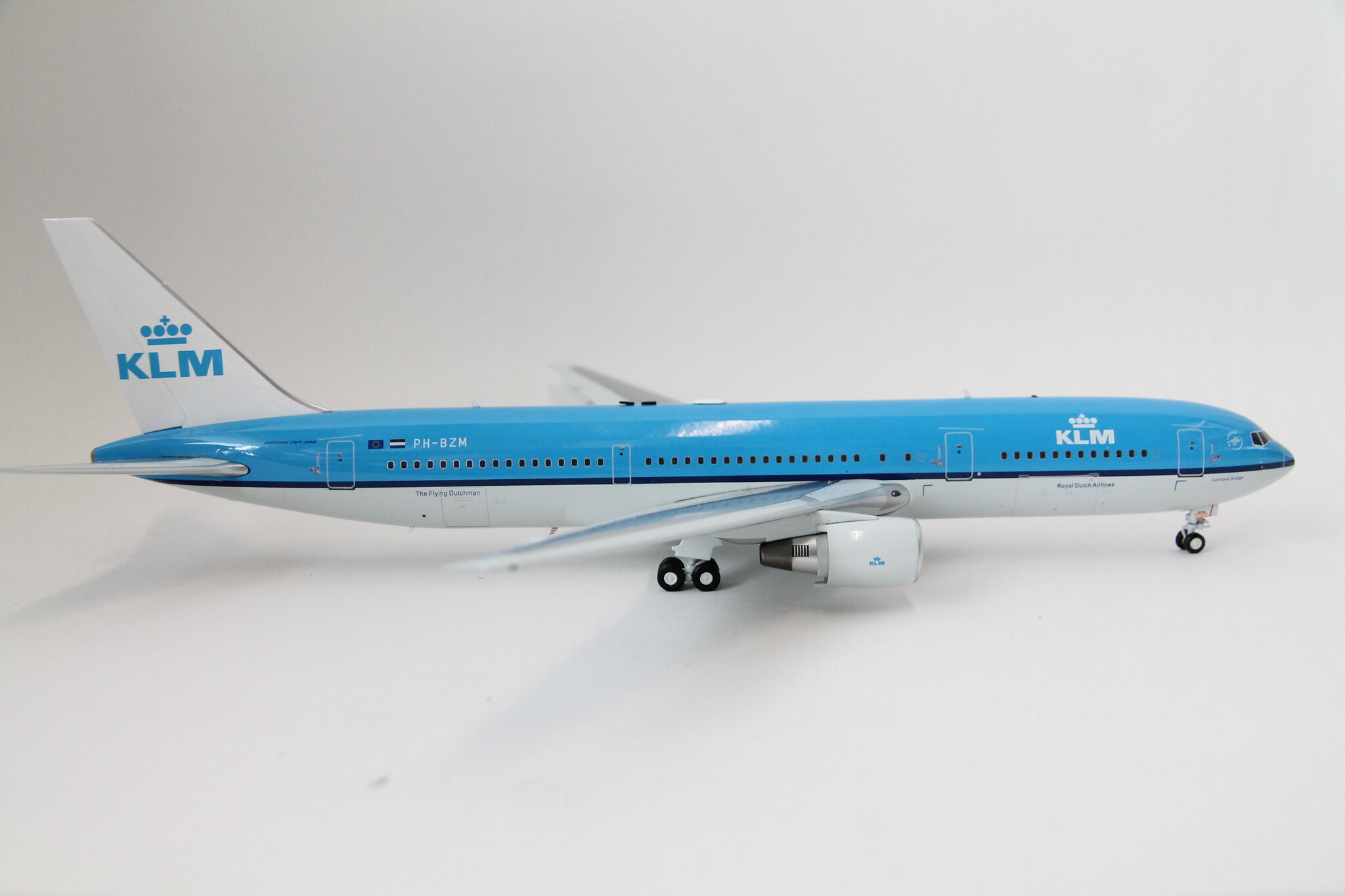 1:200 KLM Boeing 767-306ER PH-BZM J Fox JF-767-3-011 - Diecast Trading