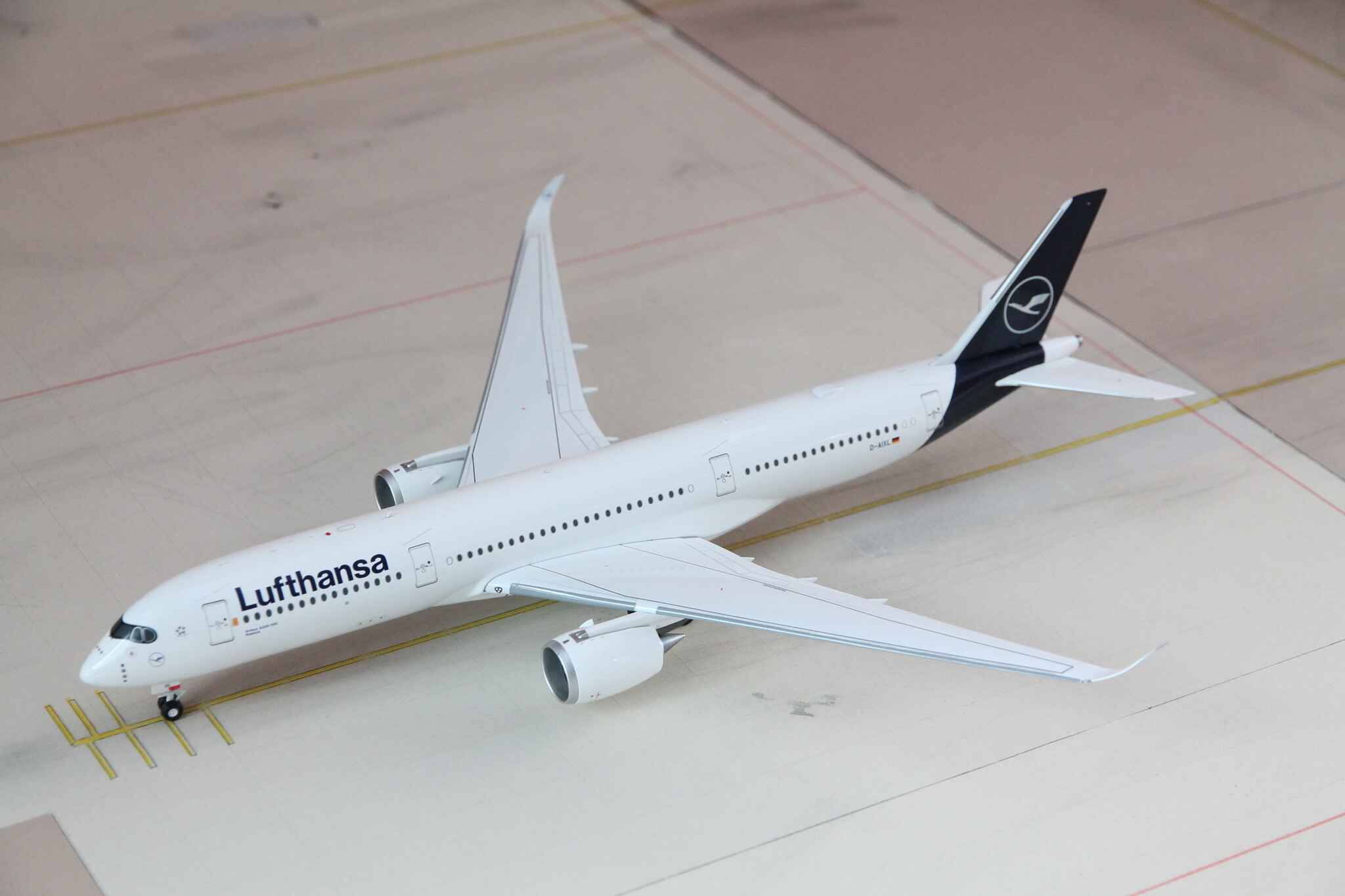 1:200 Lufthansa Airbus A350-900 D-AIXL JFox Models JF-A350-006