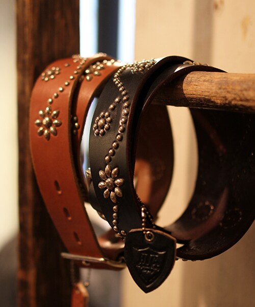 HTC（エイチティーシー）の「【15SS新作】 スタッズフラワー ベルト