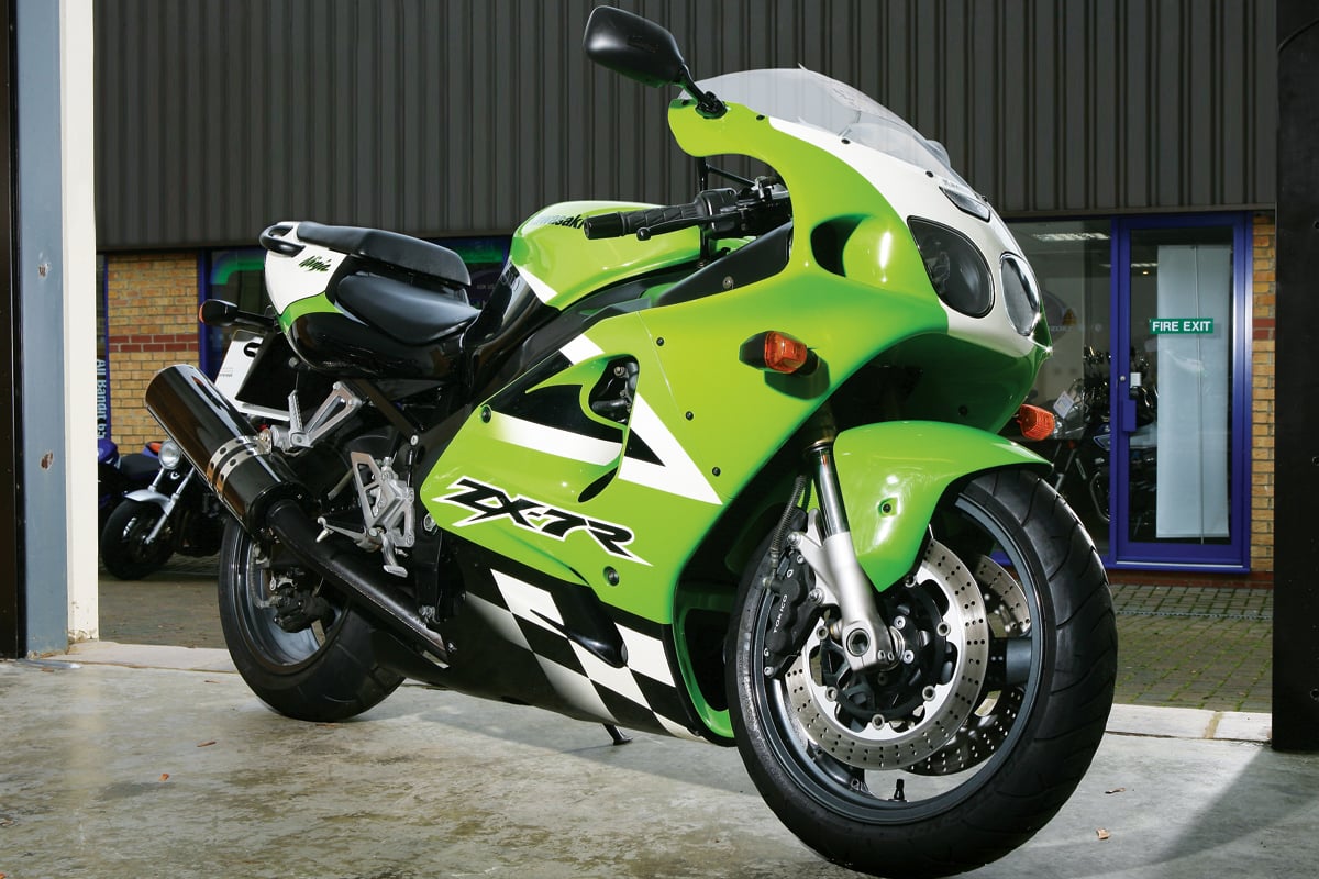 Buyer's Guide Review: Kawasaki ZX-7R | Visordown