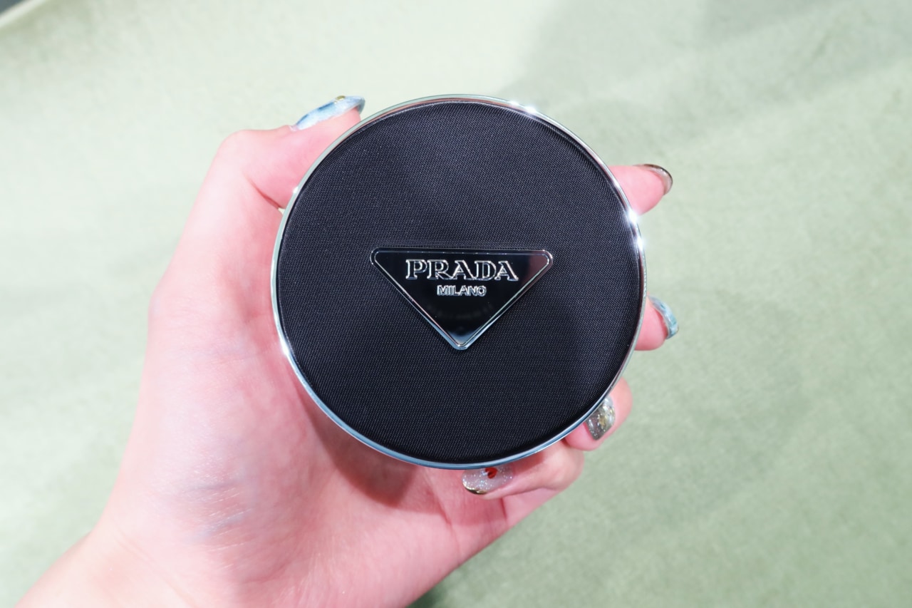 プラダ ビューティから美容液クッションファンデが登場。超柔軟