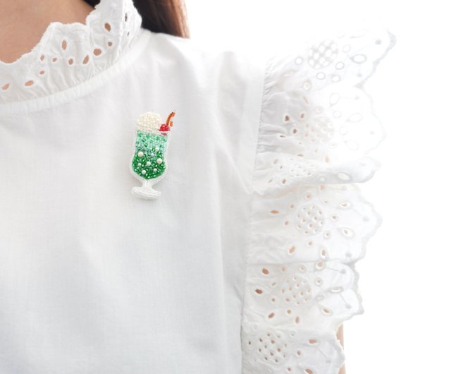 メロンクリームソーダのブローチ ビーズ刺繍 ハーモニハーモニ