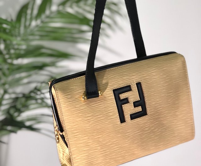 日本直送 名牌中古包 】FENDI フェンディ FFロゴ エピ レザー