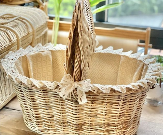 タイ 籐のかご細工の楕円形の編組口2つの側面があります。 Leelyn - Pinkoi