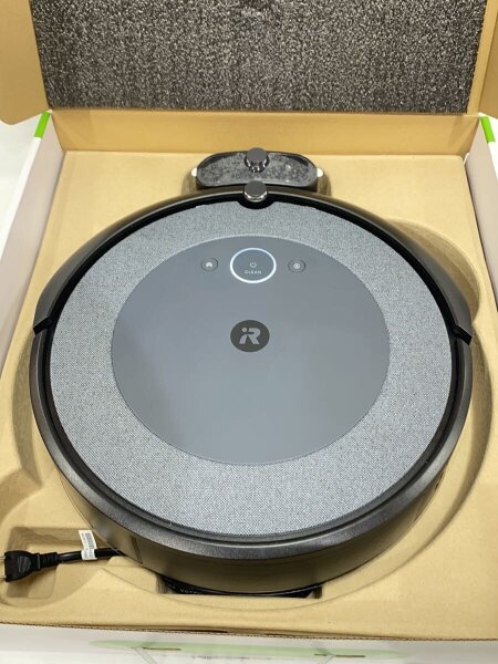 iRobot(［カデン］アイロボット) / 掃除機 ルンバ i5 i515860 | 中古品
