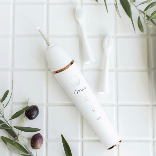 10年後に差がつくオーラルケア。超音波で白い歯が蘇る【mous.オーラ