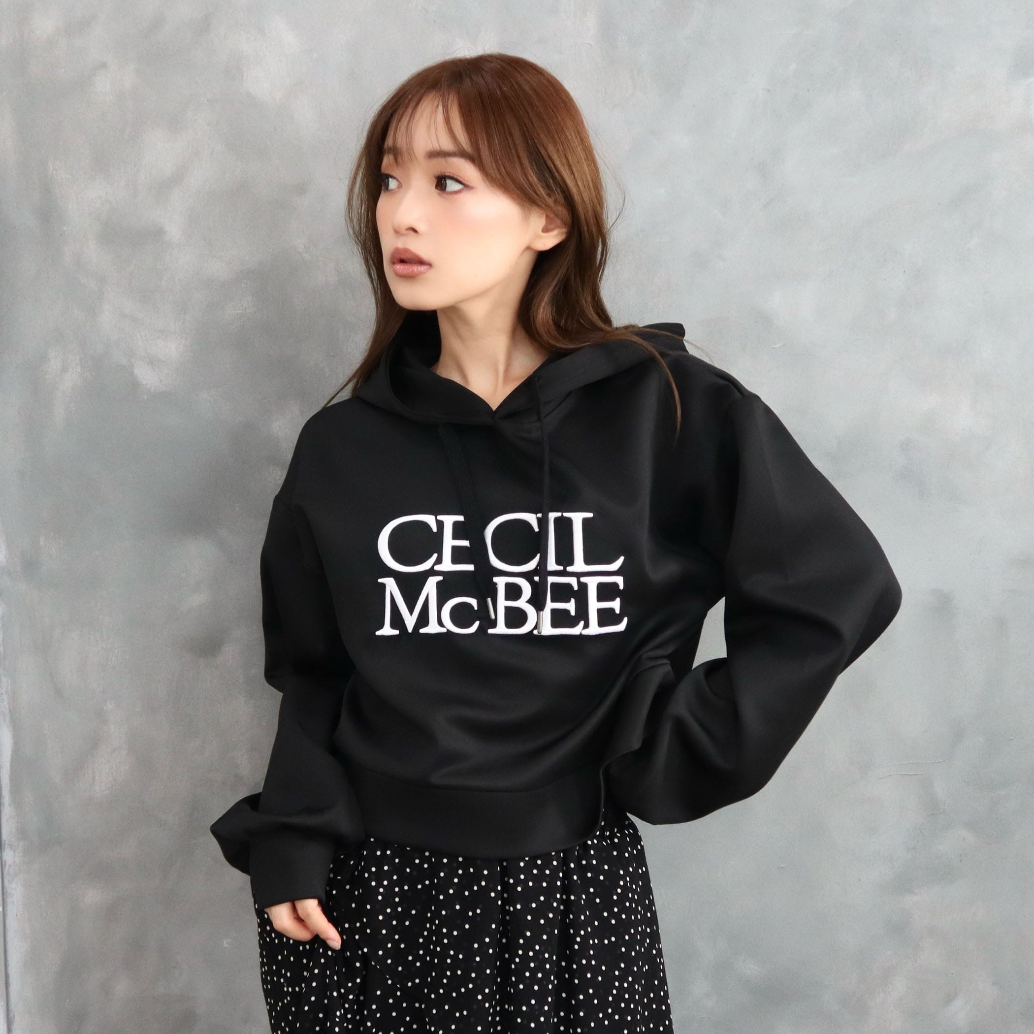 刺繍ロゴパーカー｜REVIVAL LOGO LINE｜CECIL McBEE(セシルマクビー