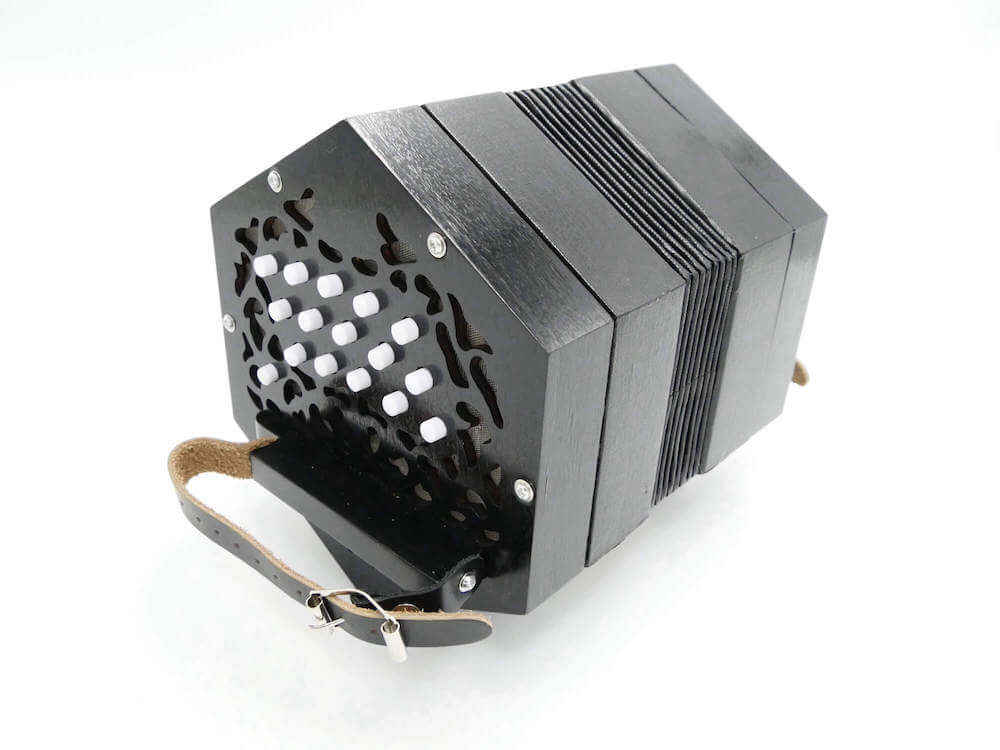 ケルトの笛屋さんオリジナル・ネームのコンサーティーナ4機種を発売