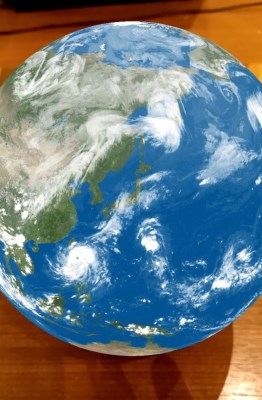 AR地球儀 おもちゃ “ほぼ日のアースボール” 15cm | おもちゃ 草加市