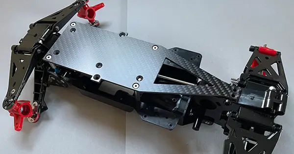 高額で諦めていたカーボンパーツをローコストで導入 | 高級感＆加工