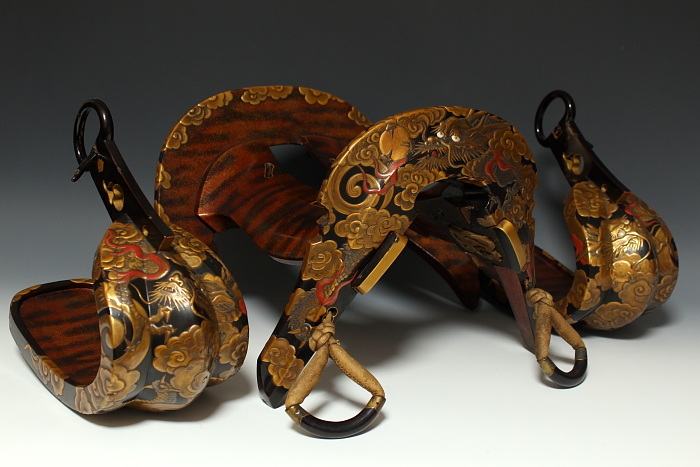 雲龍図高蒔絵水干鞍鐙一対 江戸文政十二年 | 伝統的甲冑や刀剣武具・鎧