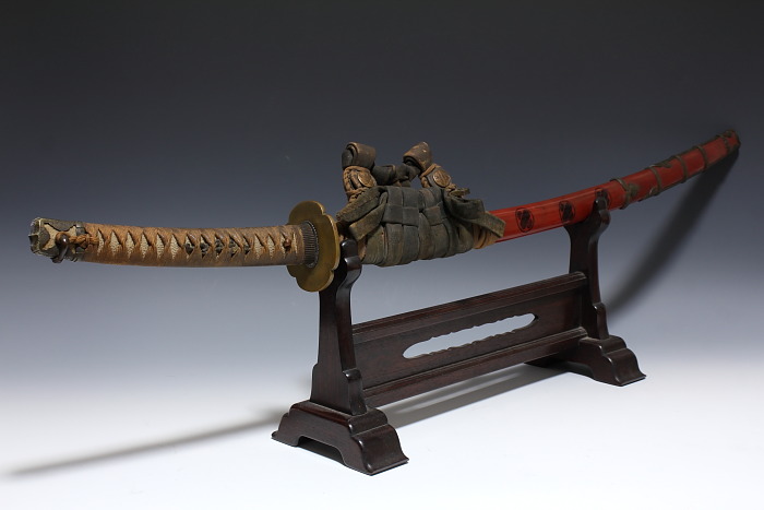 糸巻朱鞘違い鷹の羽紋陣太刀拵え 江戸期 | 伝統的甲冑や刀剣武具・鎧