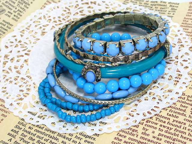 ビーズのブレスレット9種セット（ターコイズブルー）