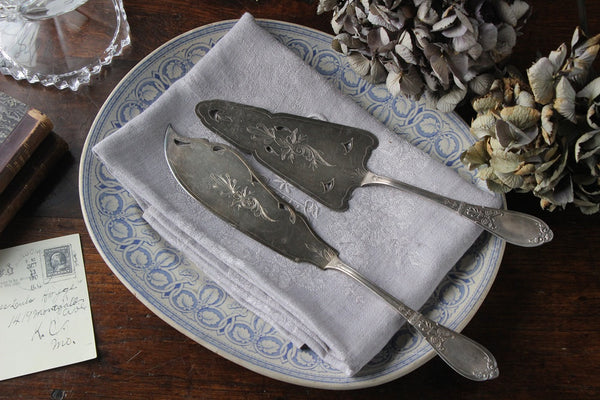 ラスト1点！細かな細工が美しいケーキ・魚用サーバー フランス