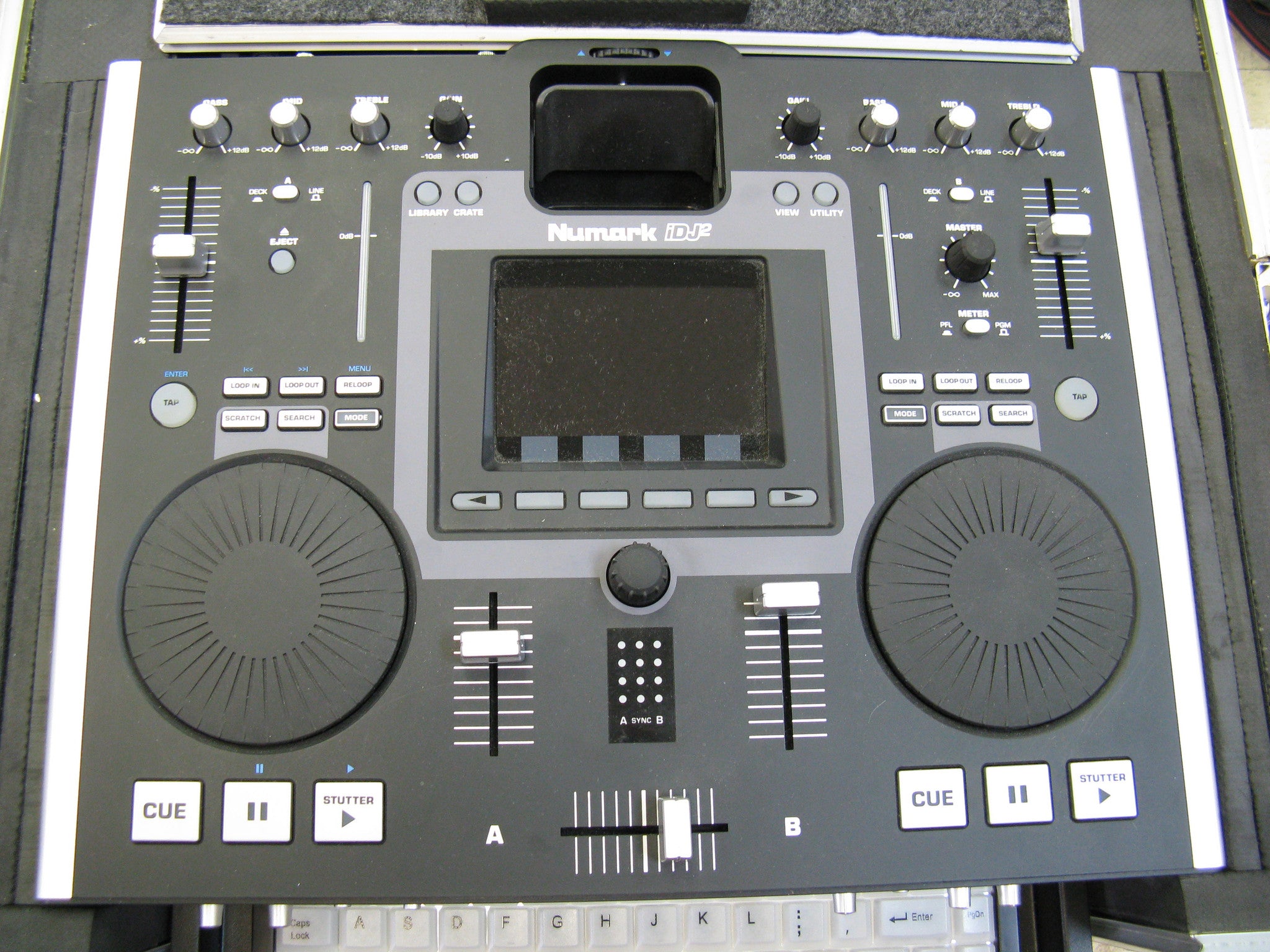 Numark iDJ2 with Keyboard & Case | Chicago Pawners & Jewelers