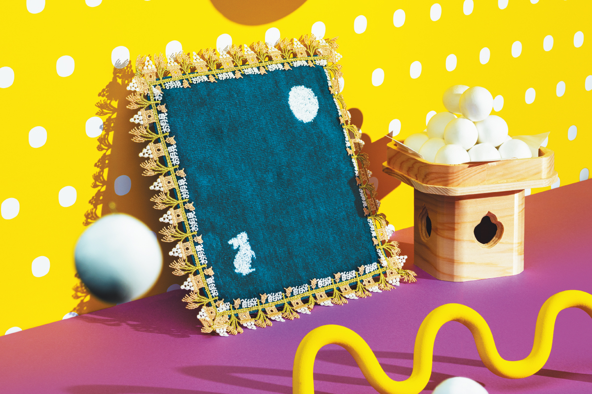 ノスタルジックな秋のハンカチ。月の力をおすそ分け。「お月見うさぎ