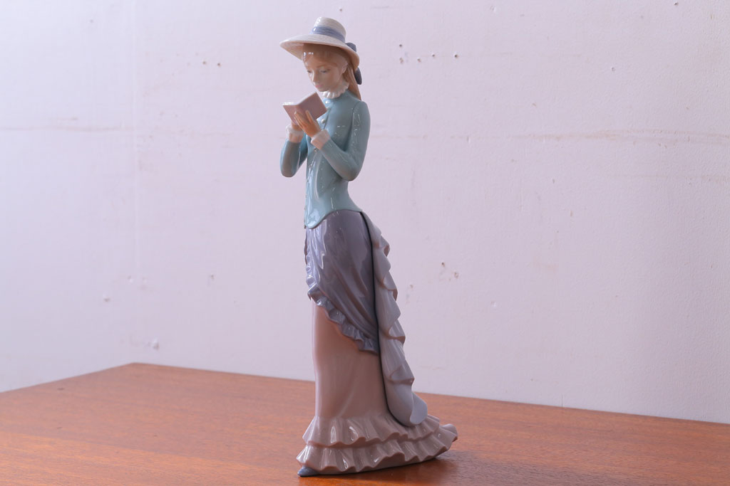 リヤドロ(LLADRO)・ Reading 「読書する貴婦人」｜ブランド家具を高く