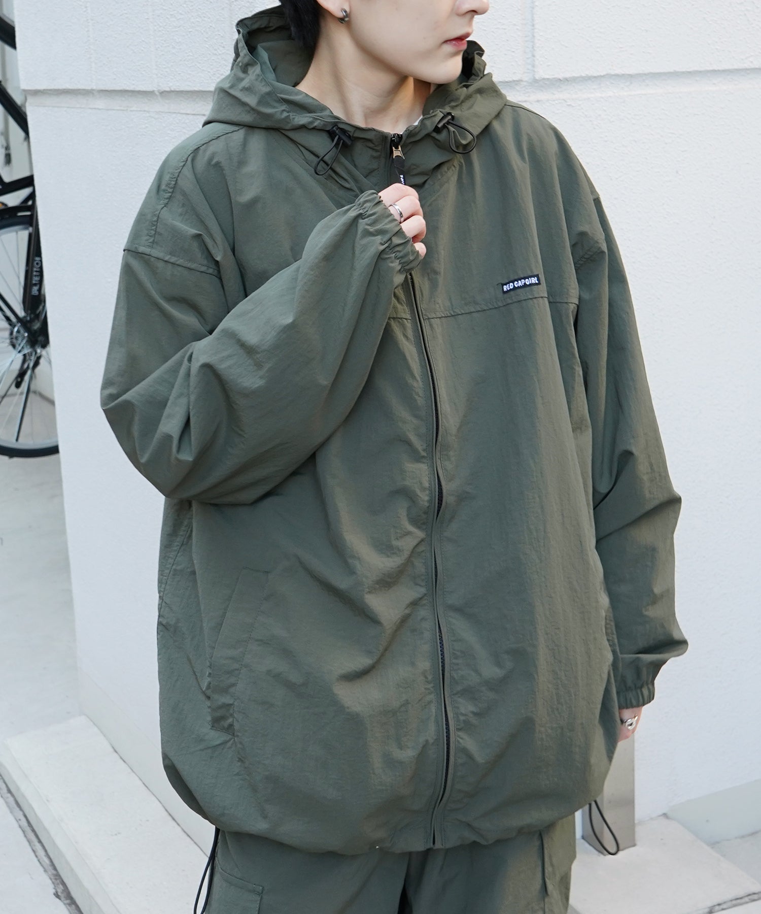 RED CAP GIRL】24SS ビッグシルエット イラストバックプリント フード