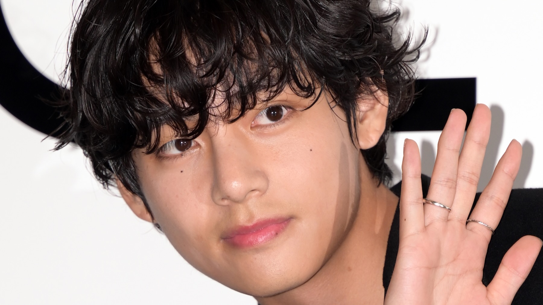 V of BTS Announces New Solo Album Layover