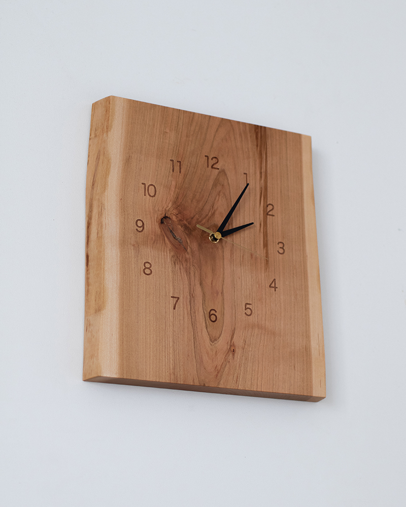 木の壁掛け時計 mimi 山桜/たて 270 | cocochi ｜ 家具と服と暮らしの