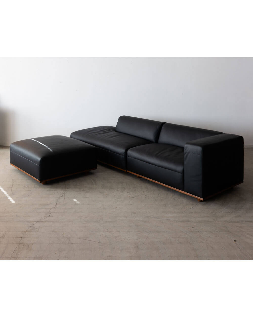 現品SALE］Limited_dura 1PカウチR＋オットマン 木部LB 革ブラック