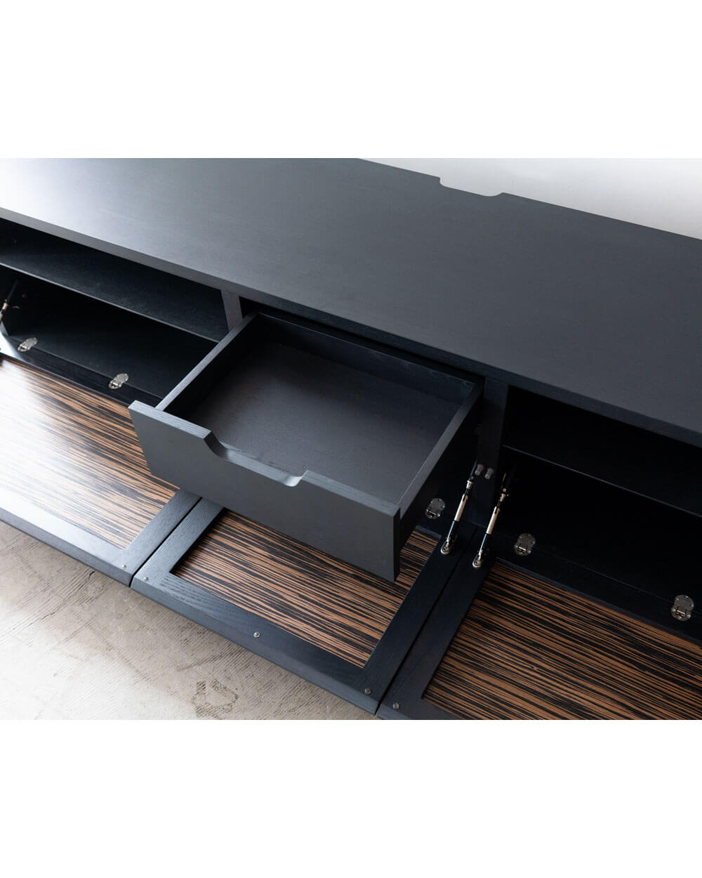 現品SALE］SHOW TIME TVボード 1800 エボニー 黒壇突板 / PUクリア塗装