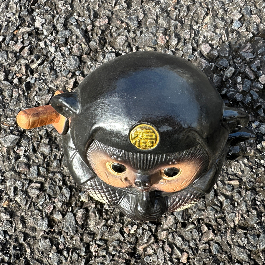 ヤマ庄陶器】忍者狸 5号（黒）（品番：B090-07）｜ここ滋賀 オンライン