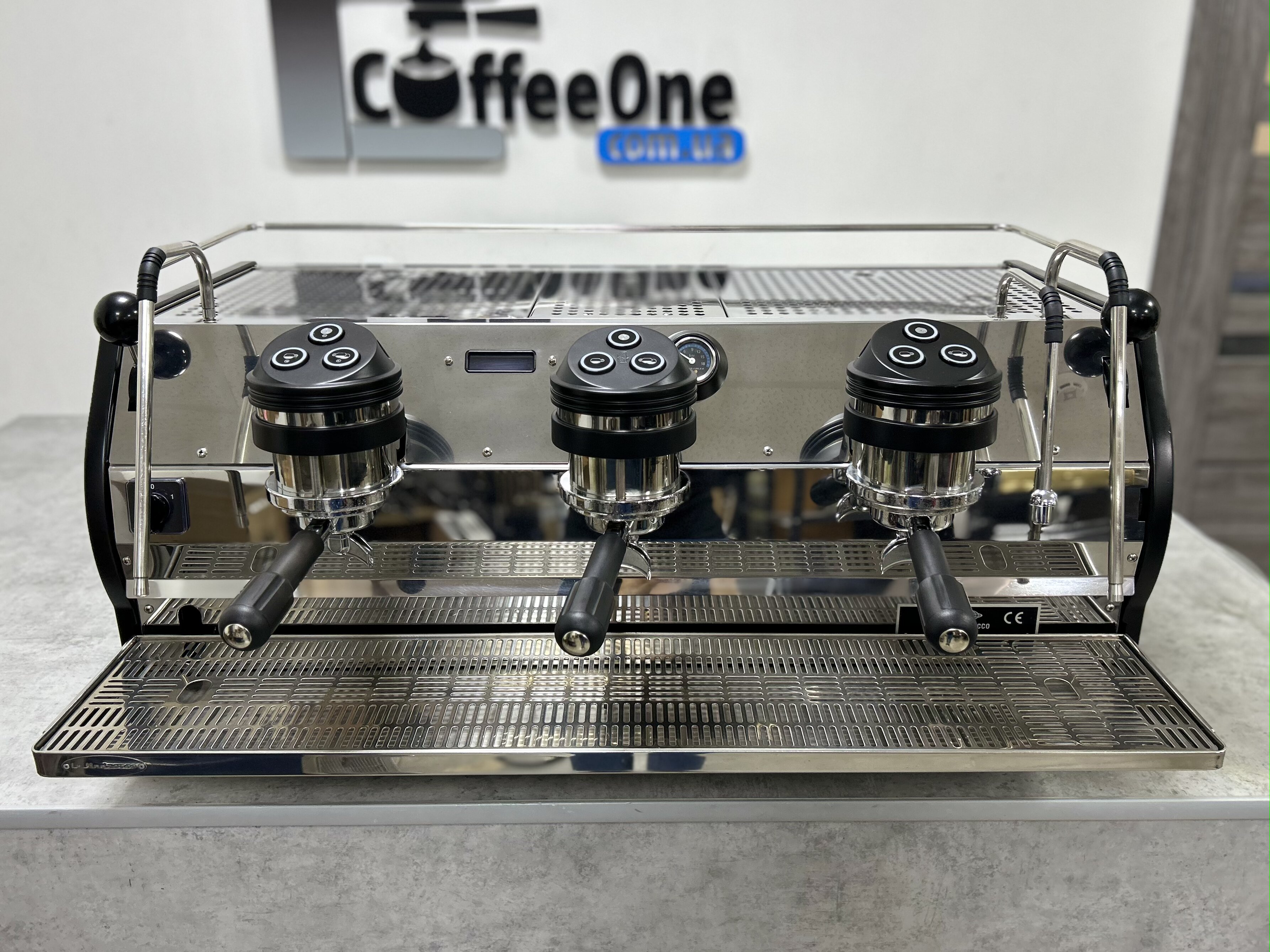 Купить профессиональную кофемашину La Marzocco по низкой цене в Киеве