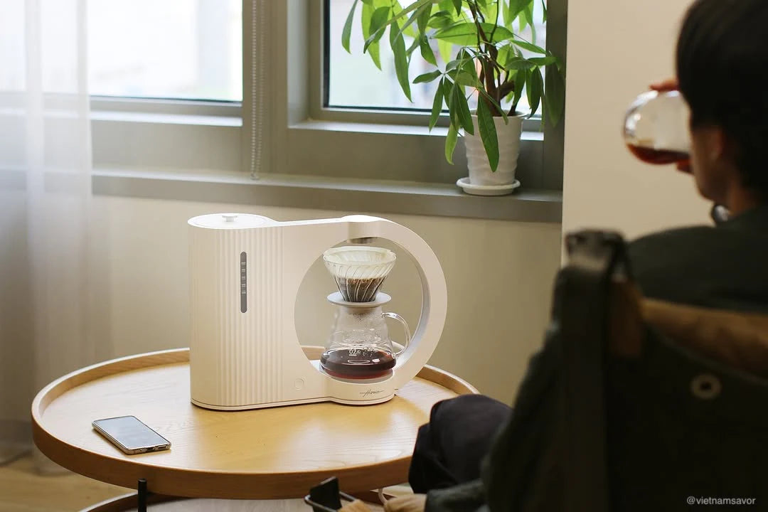 Hiroia Hikaru V60 Smart Brewer - White | CoffeeRoast Co.