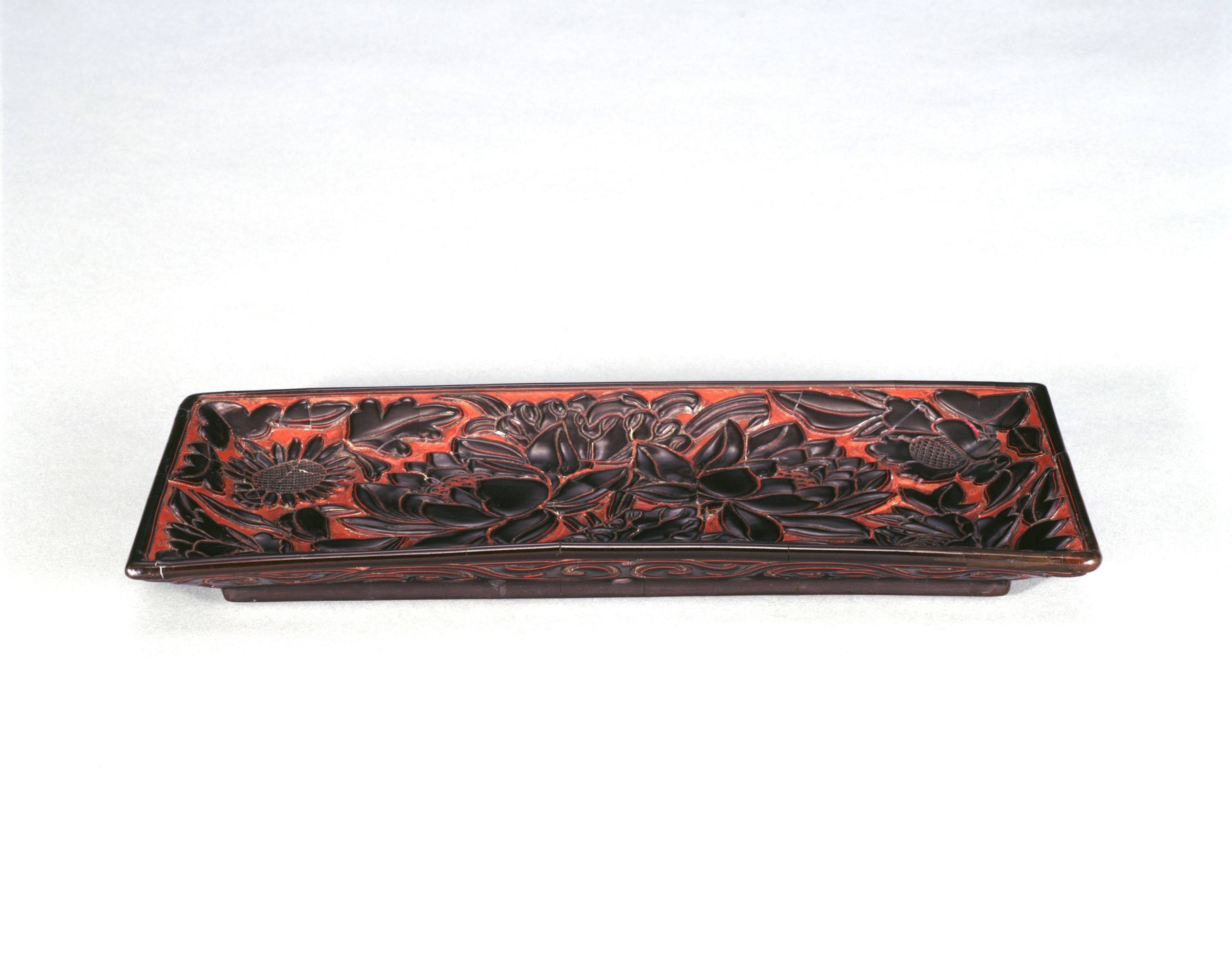 九州国立博物館 | 収蔵品ギャラリー | 蓮華堆黒盆