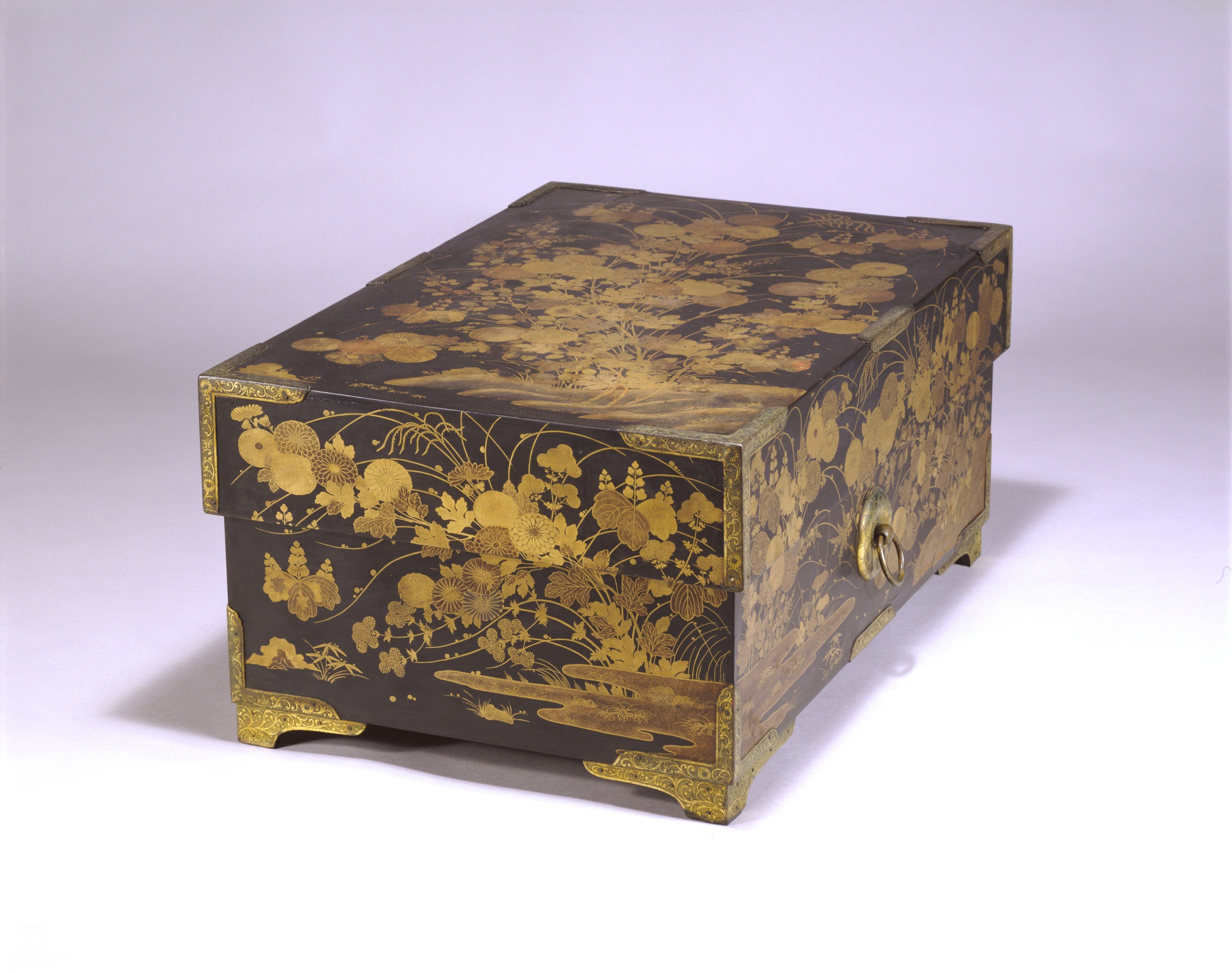 九州国立博物館 | 収蔵品データベース | 秋草蒔絵箱