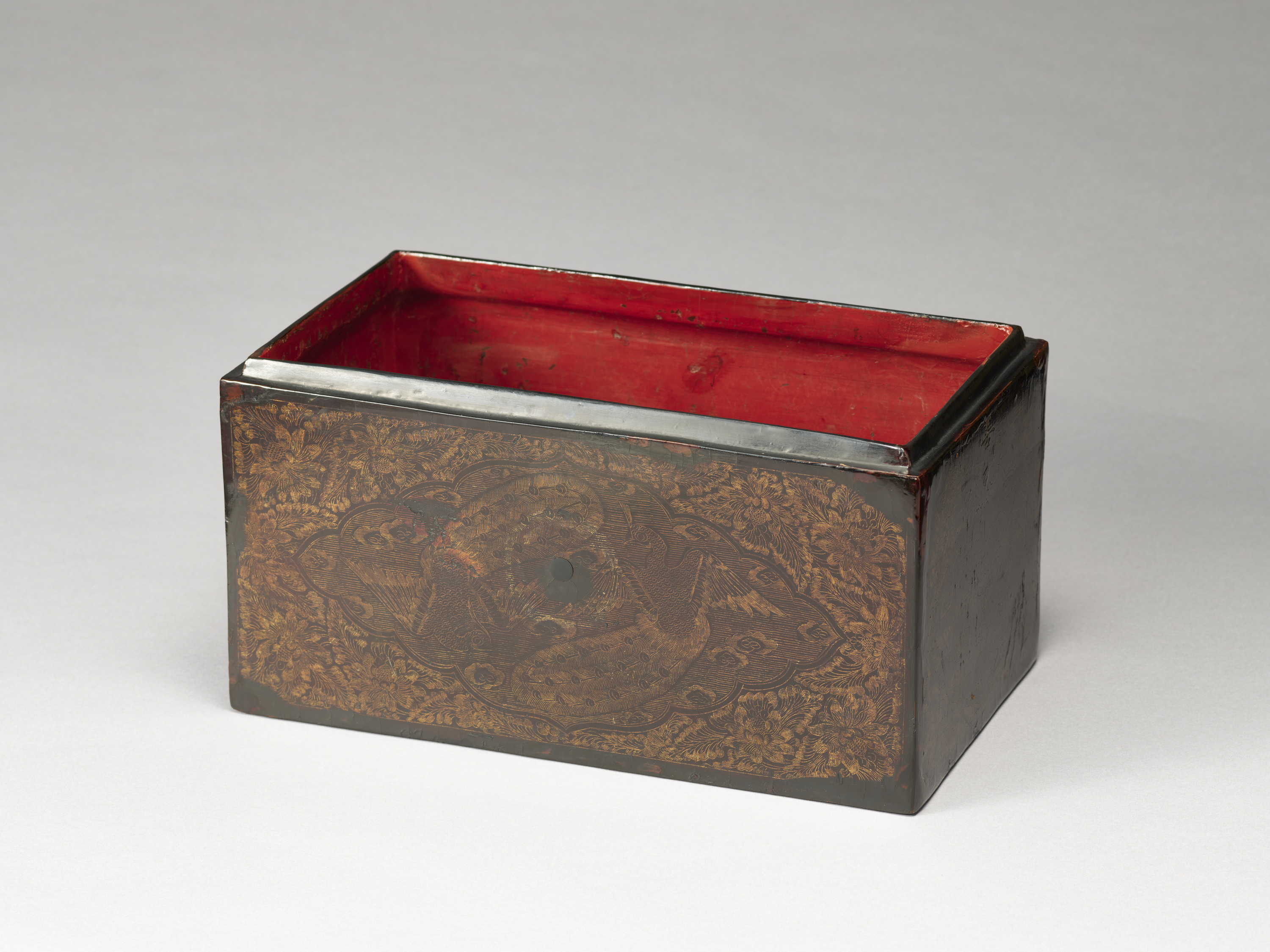 九州国立博物館 | 収蔵品ギャラリー | 重要文化財 孔雀鎗金経箱