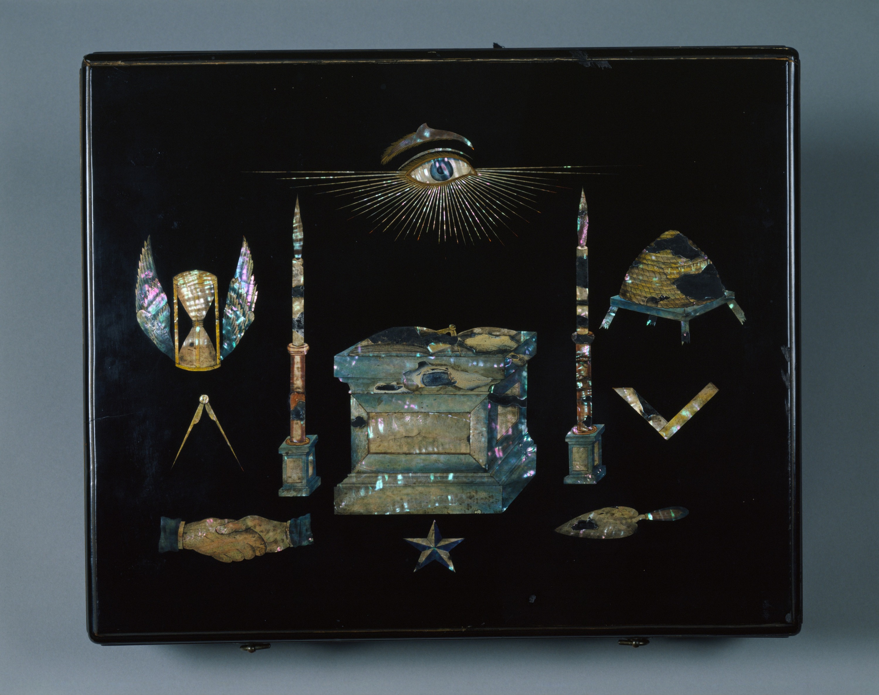 九州国立博物館 | 収蔵品ギャラリー | 青貝細工フリーメイソン箱