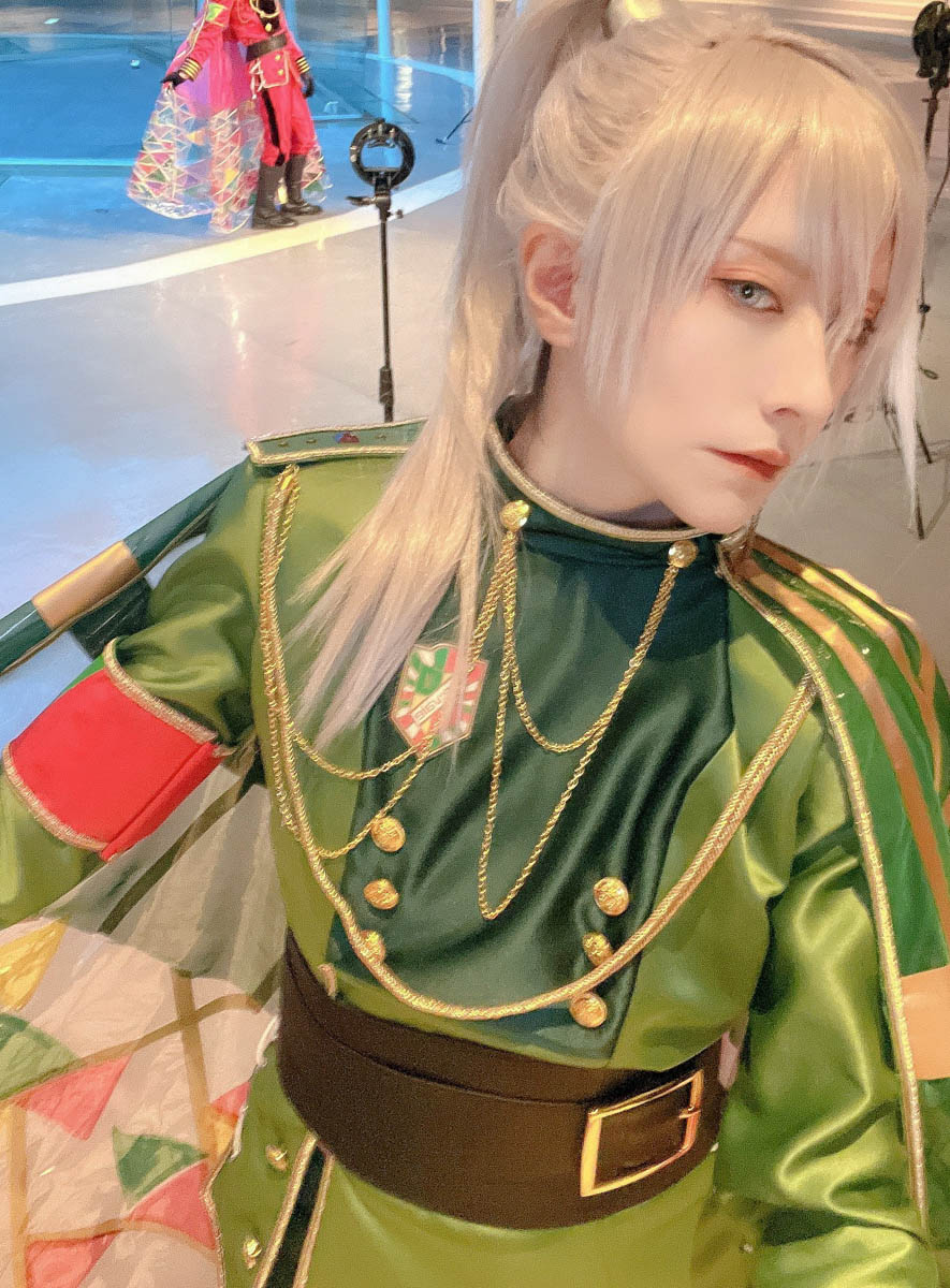 アイナナ』7周年の千のステンドグラスマントはセロファンとビニール