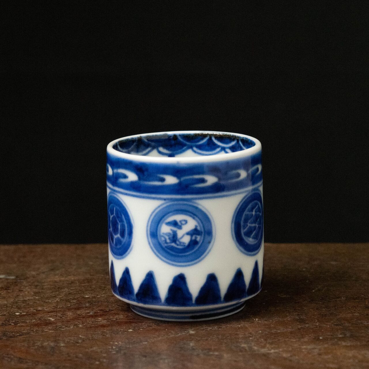 陶磁器 :: 伊万里 丸窓・瓔珞文 のぞき猪口 | COTTOU.JP 骨董の通販