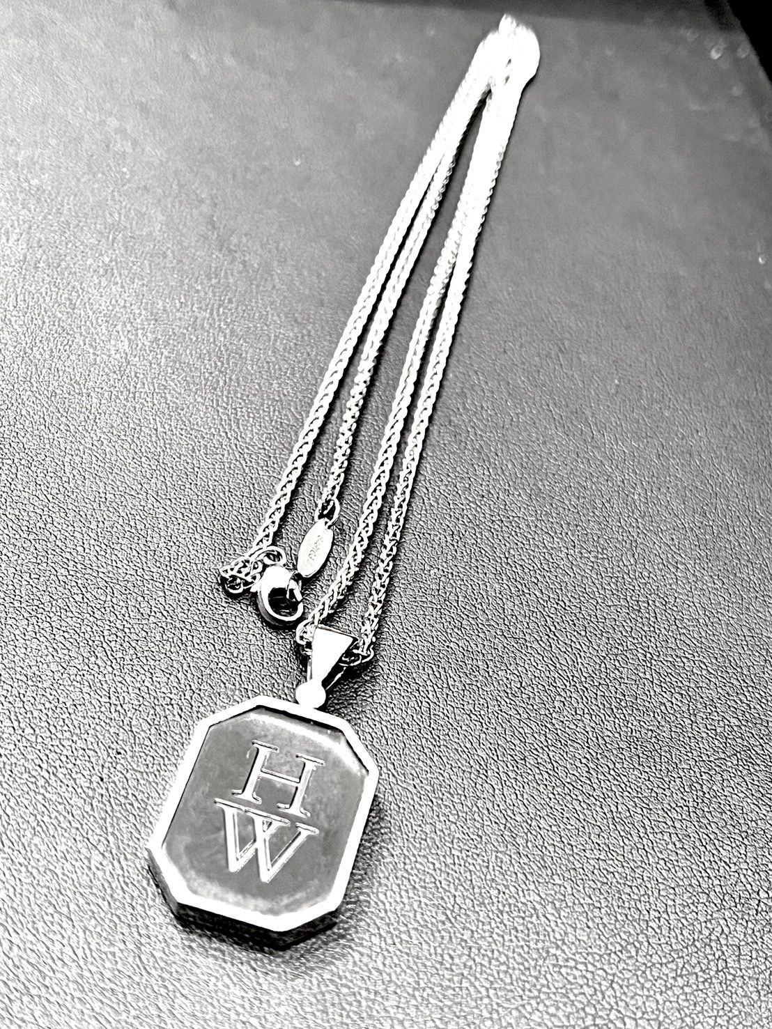 ハリー ウィンストン（HARRY WINSTON）HWロゴ ペンダントネックレス