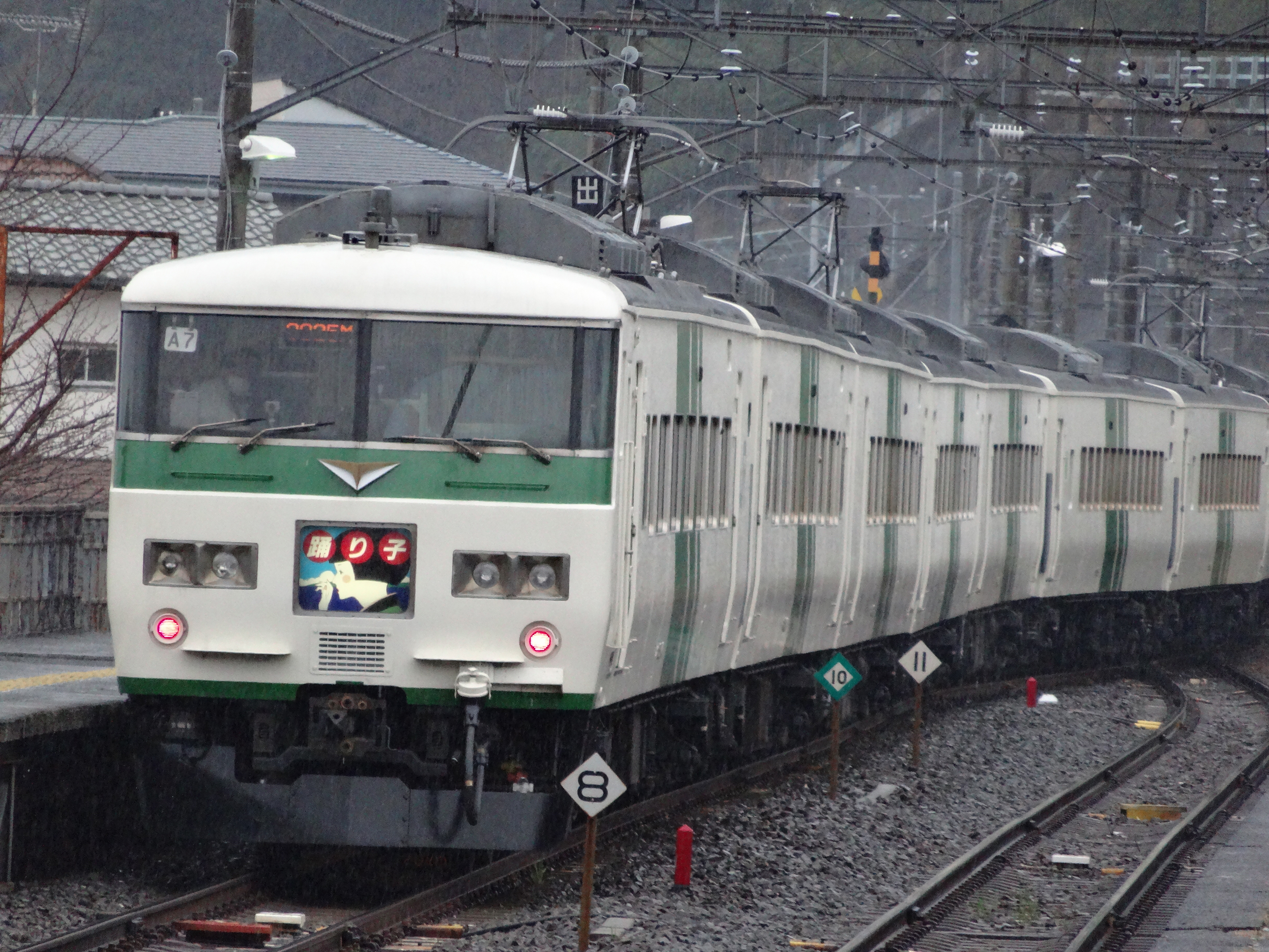 人気車両185系「鉄道工芸品」に JRの名工が再生、競売 - 産経ニュース