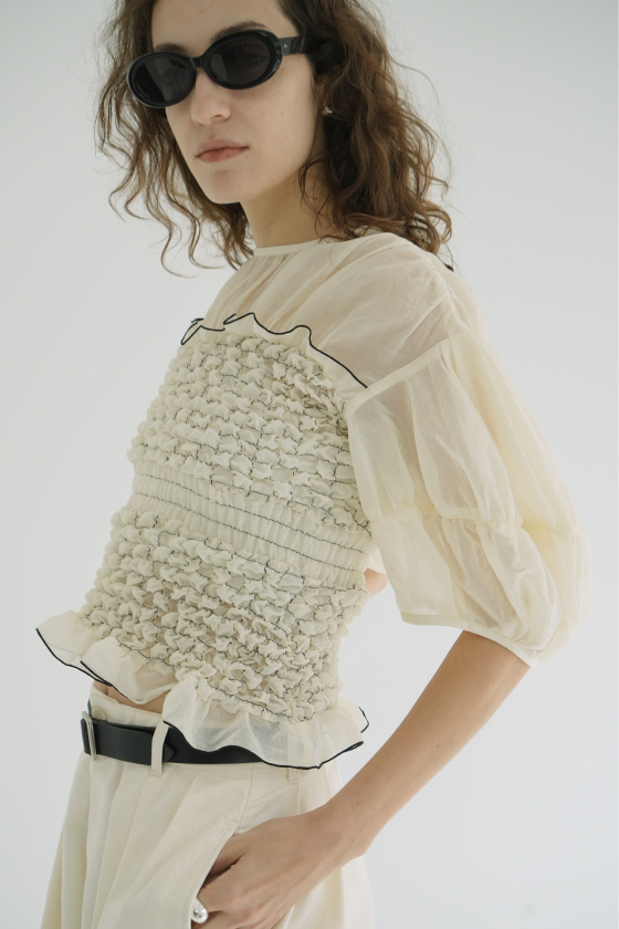 8月5日(火)発売アイテムのご紹介。 配色ステッチが映えるシャーリング