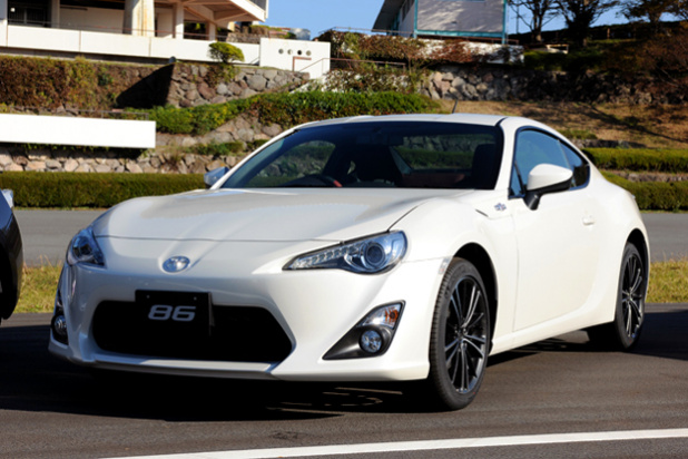 ギャラクシーブルーシリカ 画像｜トヨタ86の7色カラーバリエーションが