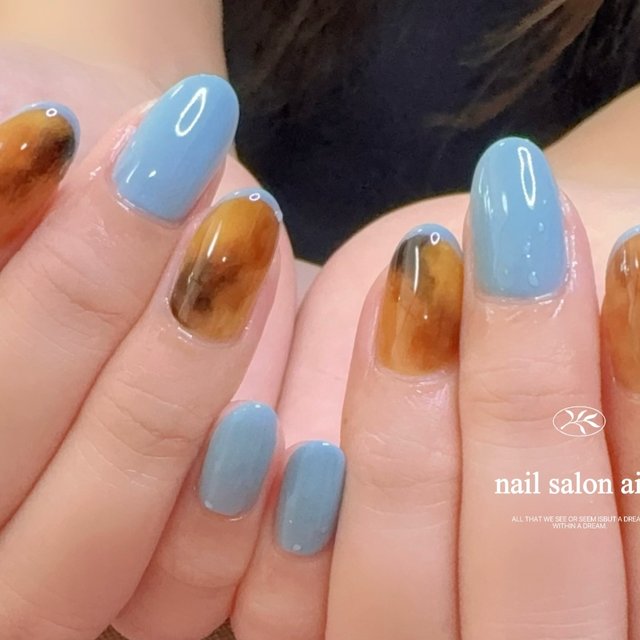 ネイルで楽しむ今日の色】10/13はスカイブルー！青空の下で体を動か